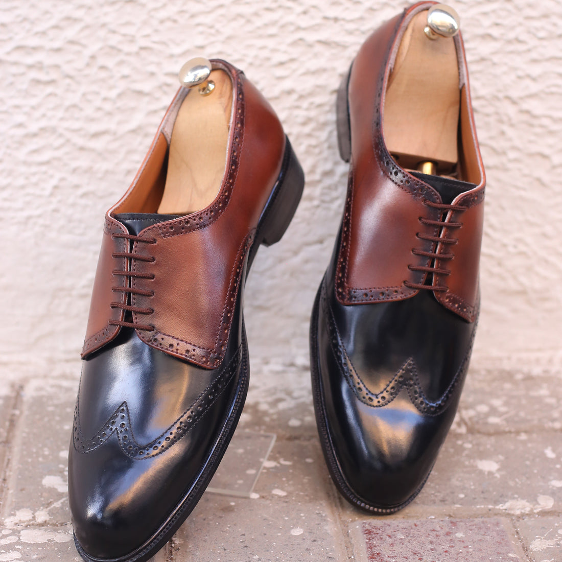 Handsome Wing Tip Oxfords Sophisticated Black/Brown Derby Shoes for Office or Evening Wear